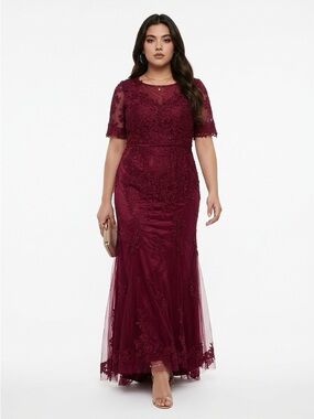 Elegant Red Lace Wedding Dress